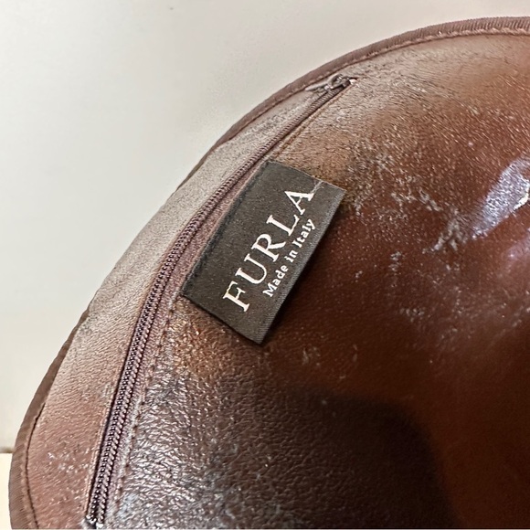 Vintage FURLA backpack in purple - Picture 7 of 16